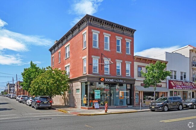 Building Photo - 409 Broadway Unit 2 Rental