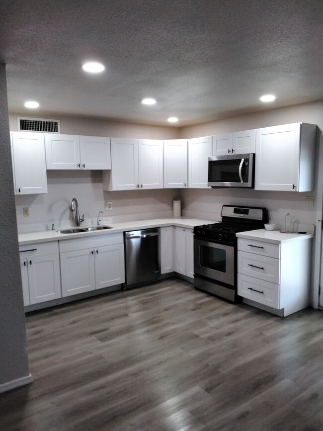 Photo - 3253 W Country Gables Dr