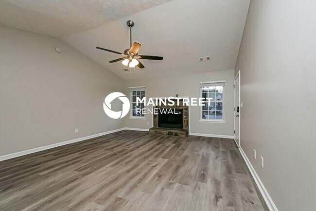 Photo - 3 Bedroom Pet-Friendly Home in Jonesboro, GA with Main Street Renewal