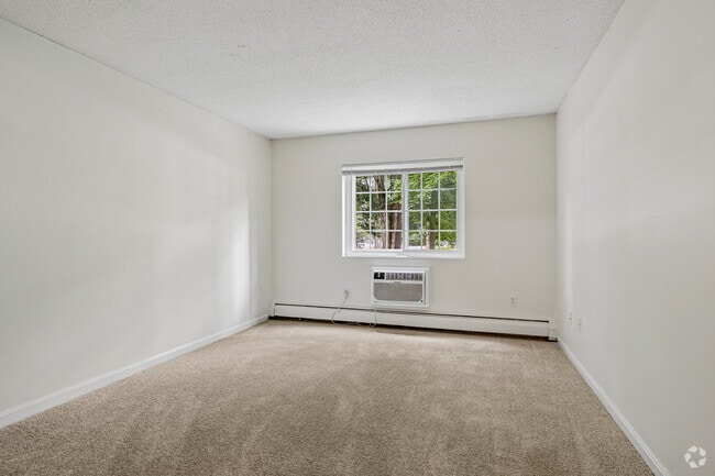 2BR, 1BA - 975SF - Bedroom