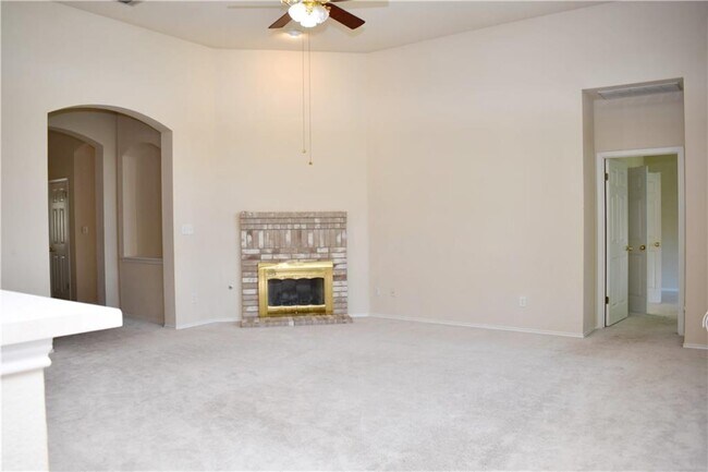 Photo - 704 Thrush Dr