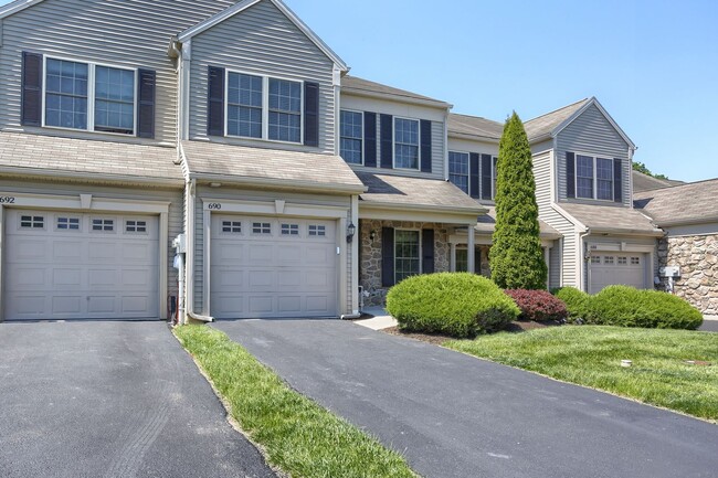 Photo - 690 Stoverdale Rd