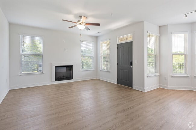 2BR, 2BA - 1,065SF - Living Room