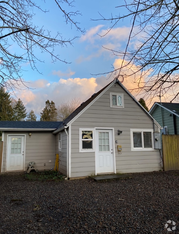 Building Photo - 390 22nd St SE Rental