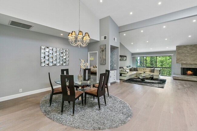 Dining Area - 1520 S Beverly Glen Blvd Unidad PH608