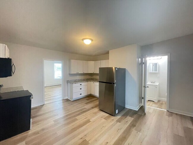 Building Photo - 124 Beech St Unit 3N Rental