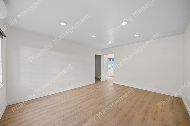 Building Photo - 426 S Los Robles Ave Unit C