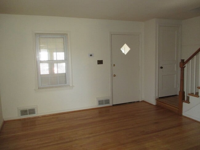 Photo - Semi-Deteched Near Hunington Metro!!