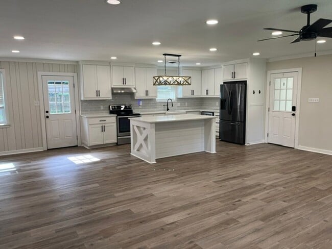 Photo - 375 Sherwood Forest Blvd