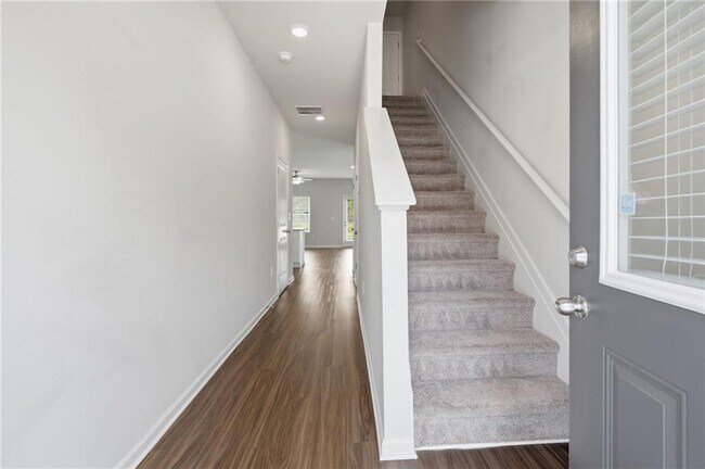 Photo - 157 Vlg Grn Dr NW