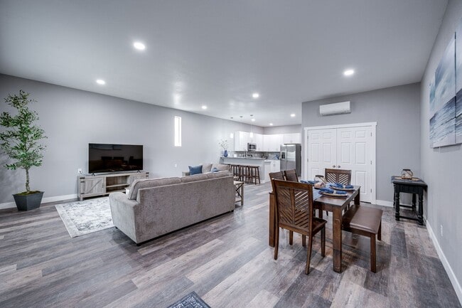 Building Photo - Windermere LWS Unit Suite 104 Rental