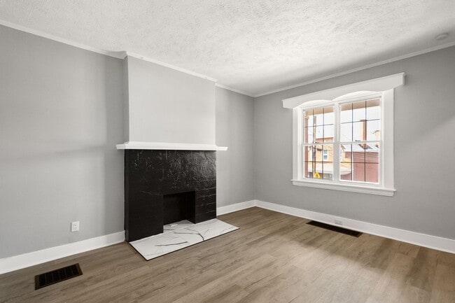 Photo - MOVE-IN SPECIAL! $200 OFF 1ST MONTH RENT T... Casa