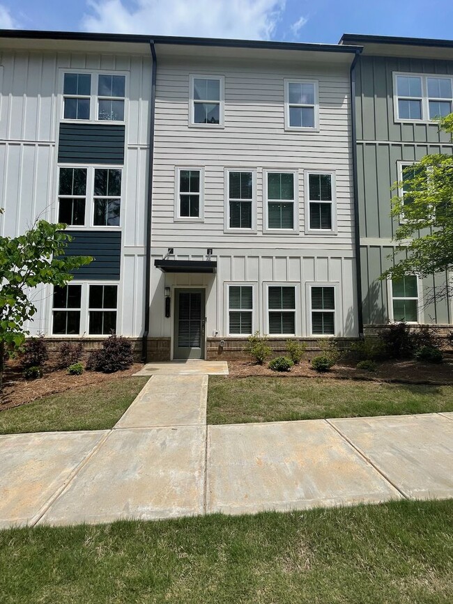 Amenities and Location Make this 3-Level T... - Amenities and Location Make this 3-Level T... House