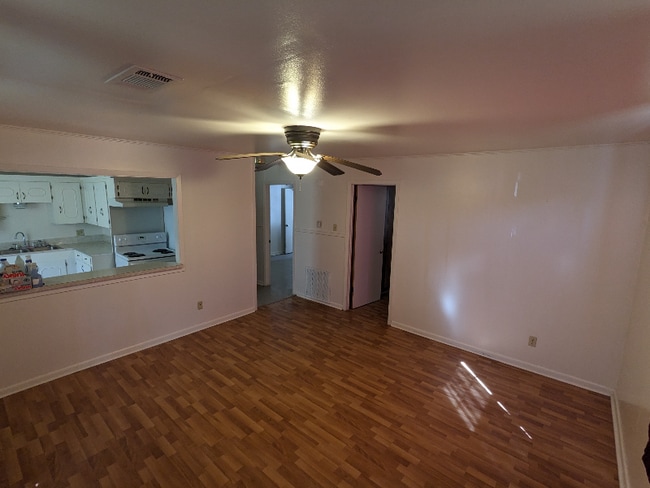 Photo - 104 N Ave J Unidad 104