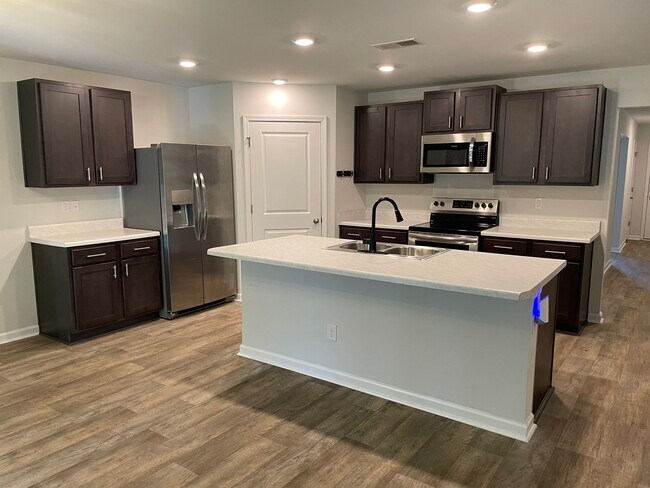 Photo - 4 Bedroom 2 Bathroom House Available Now