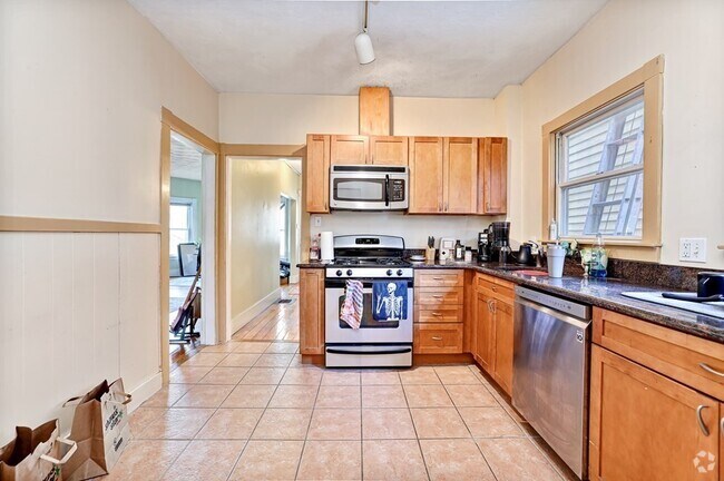 Building Photo - 24 Crescent St Unit 1 Rental