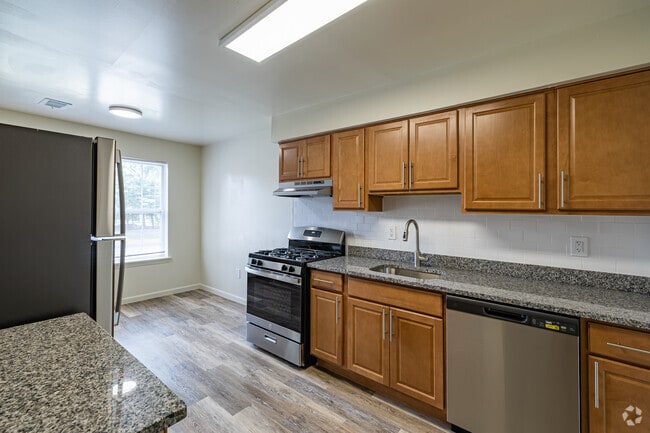 2BR, 2BA - 1,075SF - Kitchen