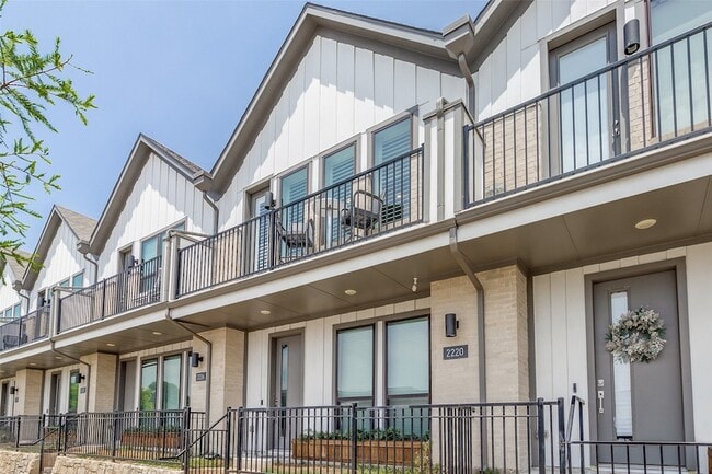 Building Photo - 2220 Rook Dr