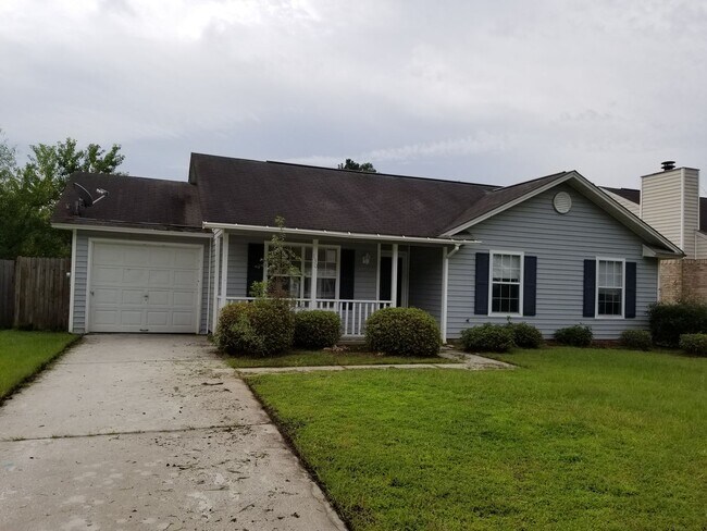 Building Photo - Cozy Home