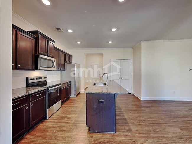 Photo - 592 Woodall Rd