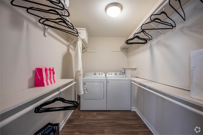 1BR, 1BA - 1,011SF - Laundry