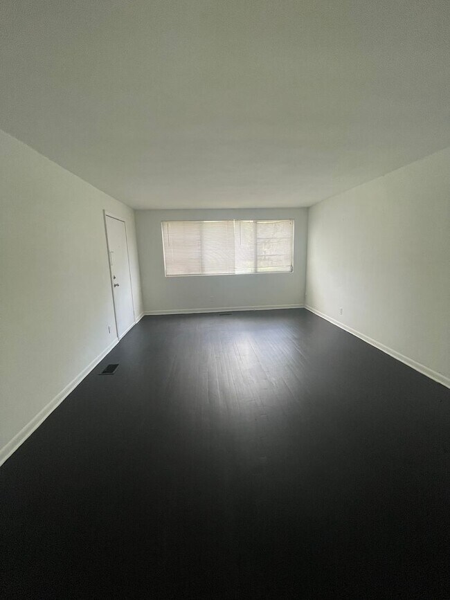 Photo - VANW18062          25 Unidad 1806 VAN WERT AVENUE #2 - down