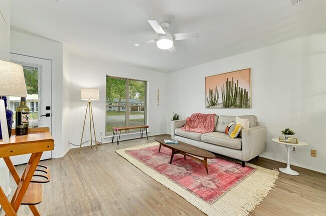 Photo - 608 Amesbury Ln