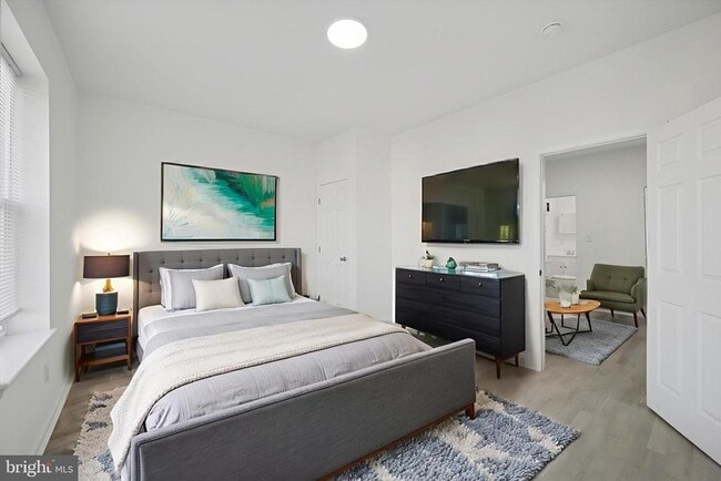 Photo - 1418 W Erie Ave