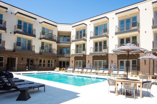 Pool - Mystique at University Heights