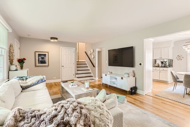 Photo - 911 Lilac Ln