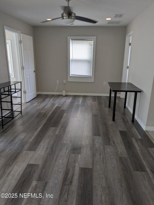 Photo - 1053 Kenmore St