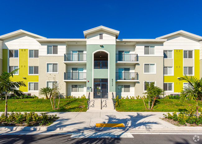 Liberty Square - Liberty Square Apartments