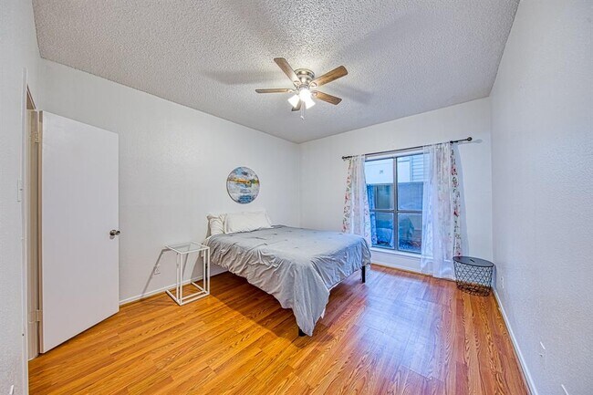 Photo - 10047 Westpark Dr Unidad 19