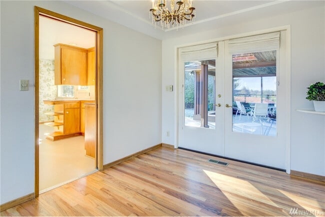 Photo - 1811 N 147th St