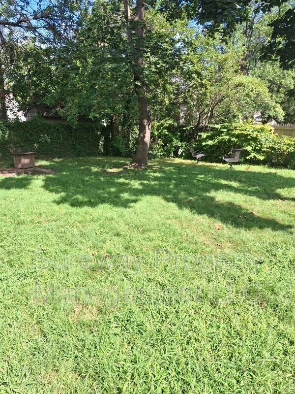 Photo - 401-403 Champion Ave Unidad A