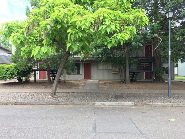Photo - (CAM 3)  Very Nice Large 1 bed Apt - Close... Unit 03