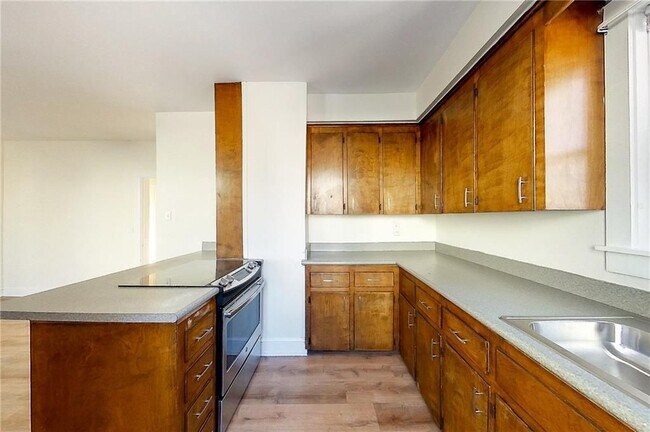 Photo - 6 Russell Ave