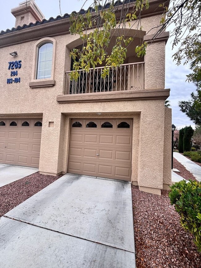 Building Photo - Two Bedroom Condo in Guard Gated Painted Desert