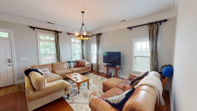 Photo - 1737 Lela Avenue