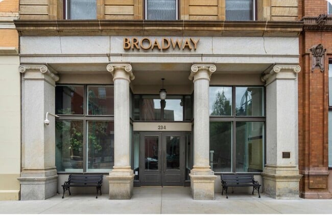 Building Photo - 234 N Broadway Unit 614
