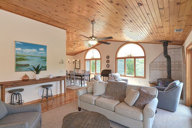 Photo - Winter Rental: Wingaerchic (Dog-friendly!)