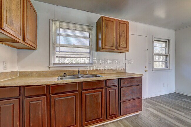 Photo - 3467 Eisenhower Cir SE