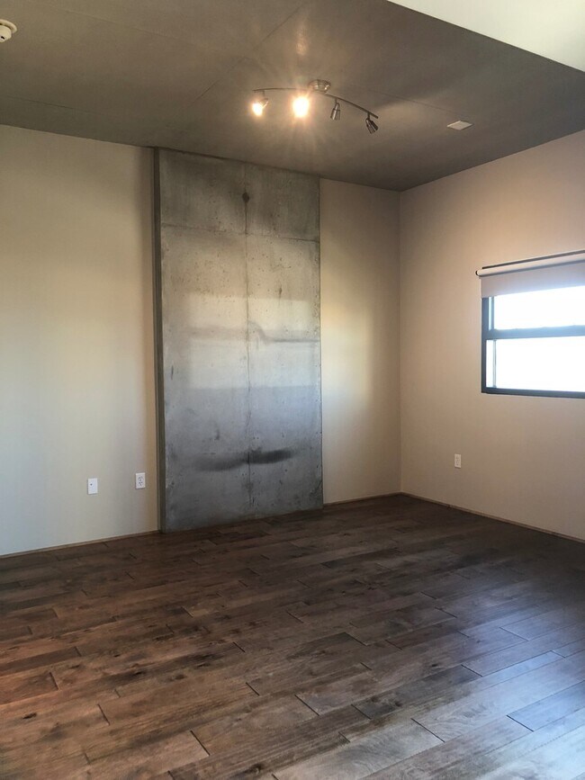 Photo - JUHL LOFT STYLE LIVING 1 BEDROOM + DEN UNIT FOR LEASE !!!