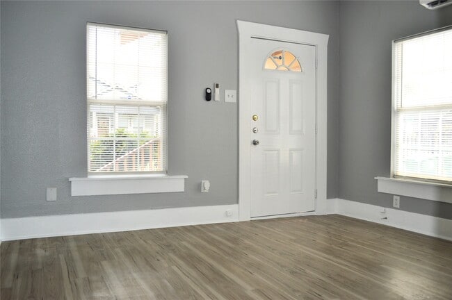 Photo - 303 Vincent St