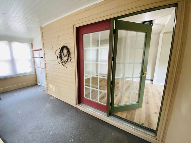 Photo - Gorgeous newly renovated 2 bedroom 1 bathroom! Unidad 1 - 822