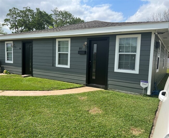 Building Photo - 1107 E 40th 1/2 St Rental