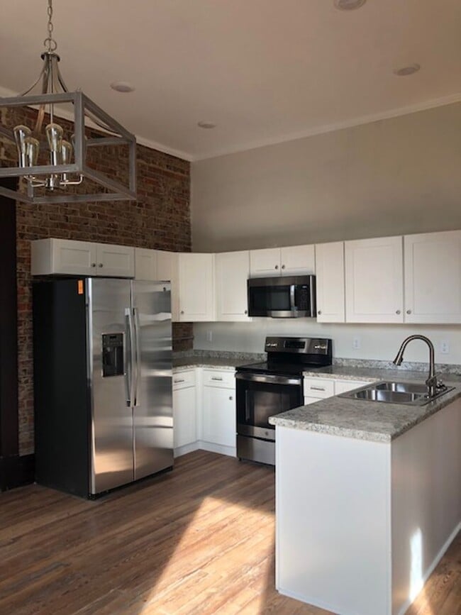 Building Photo - 1347 Park St Unit #1 Rental