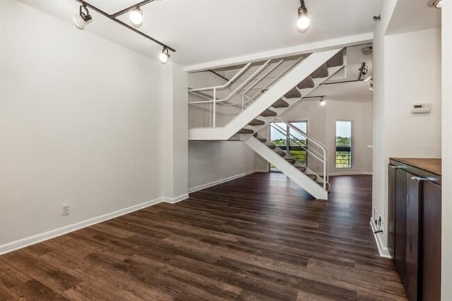 Photo - 587 Virginia Ave NE Unit 605