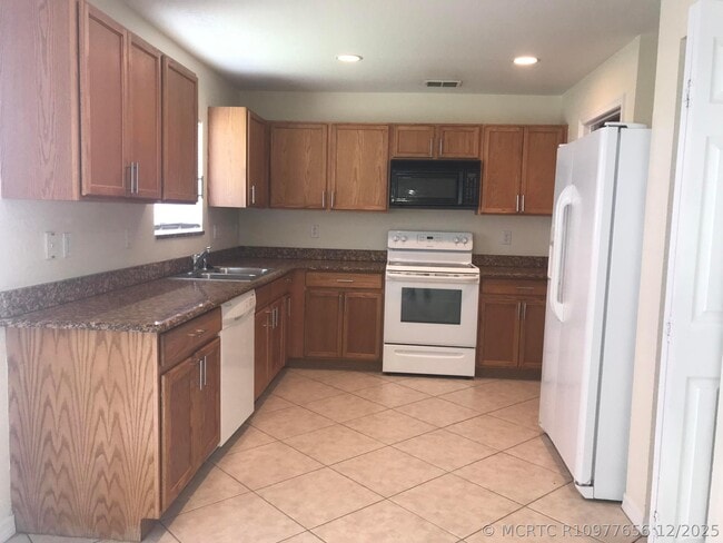 Photo - 2098 Newport Isles Blvd