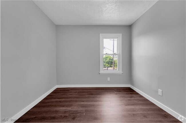 Building Photo - 17308 Grovewood Ave Rental